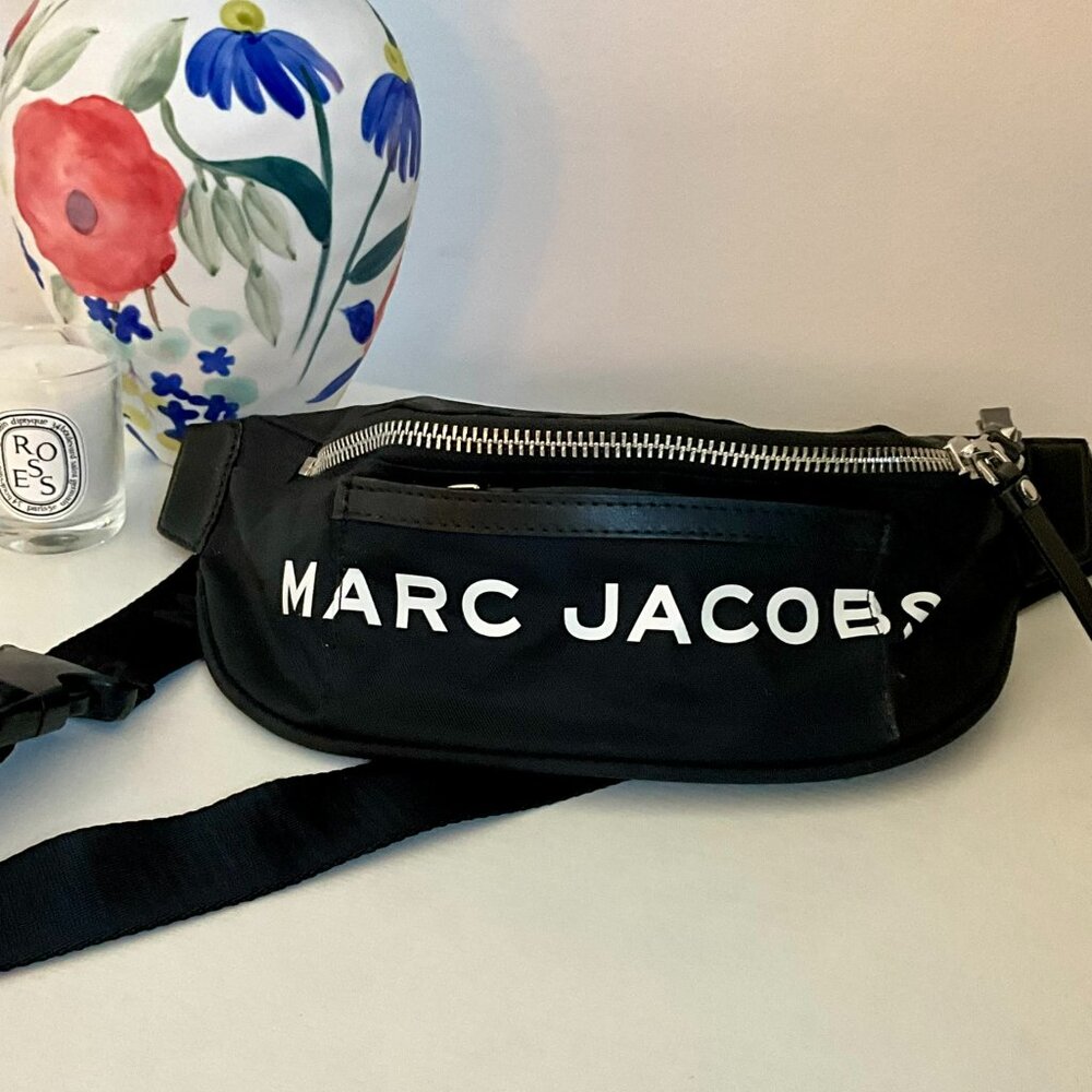 Marc Jacobs adjustable crossbody/belt bag